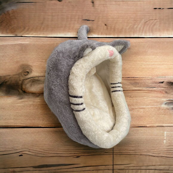 new cute faux fur 16”L x 13”Hx 13”W cat bed for sale - Picture 2 of 7